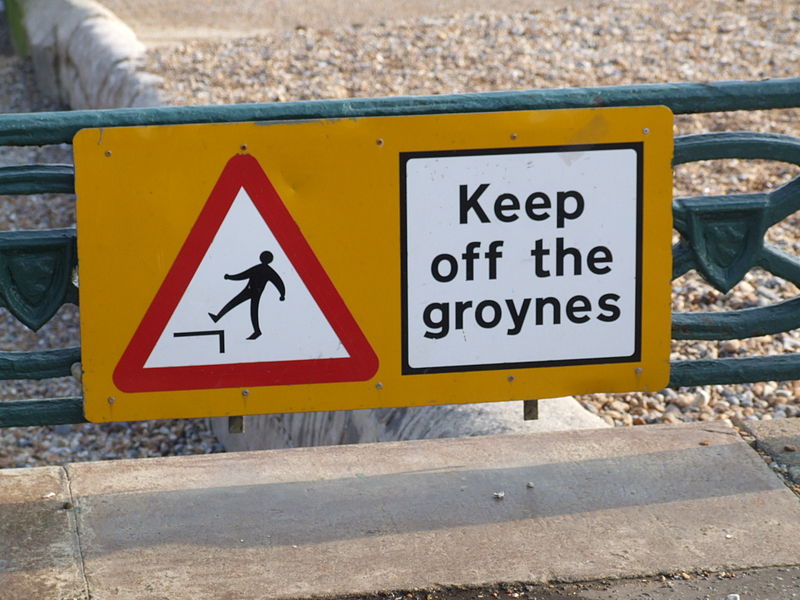 Waarschuwingsbord | CC BY-SA 3.0 Clem Rutter, WikiMedia Commons