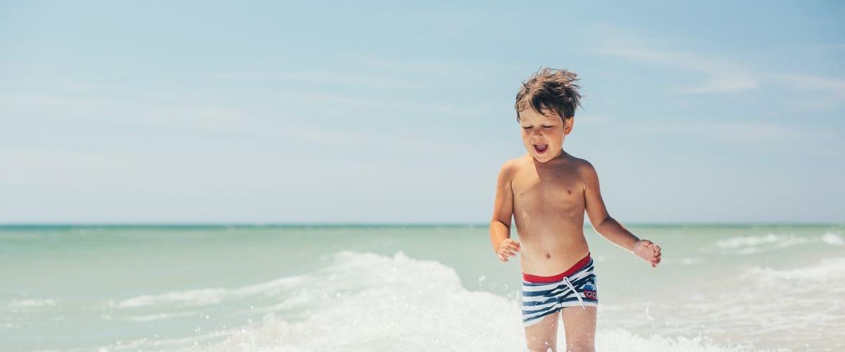 Jongen in water | © iStock