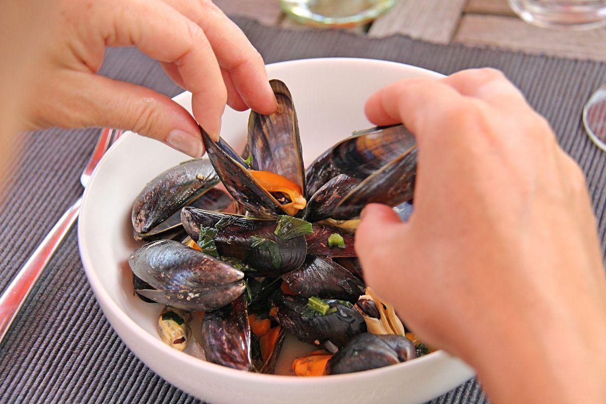 Mosselen eten | © VLIZ (Leontien De Wulf)