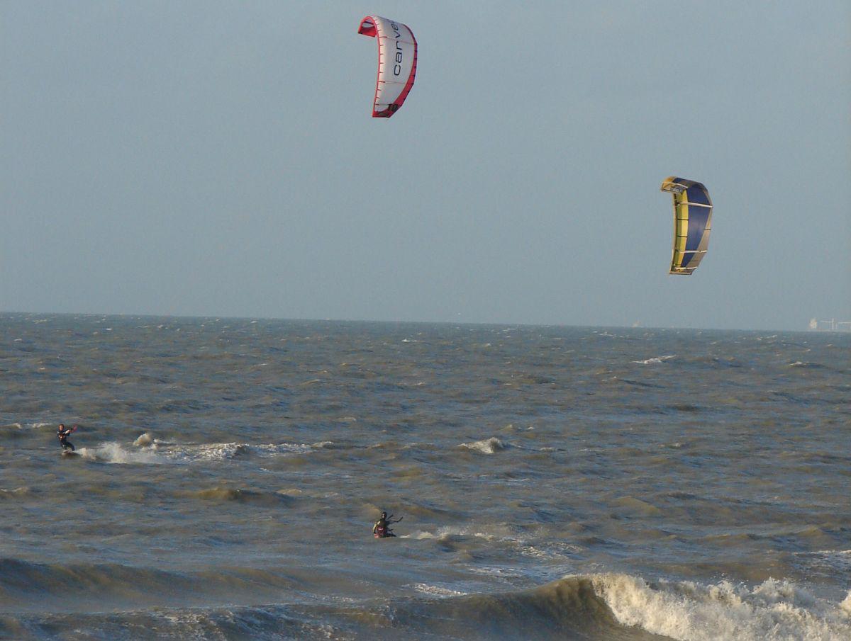 Kitesurfers Kitesurfers | © VLIZ, Nathalie De Hauwere